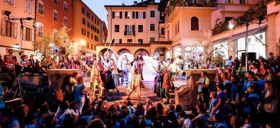 Foto Jacopo Salvi “Riva del Garda non si arrende”, confermata la Notte di Fiaba in versione “Remix”